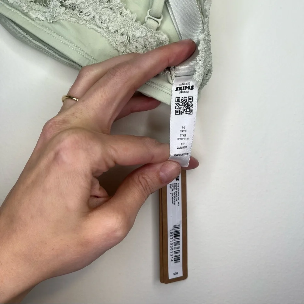 SKIMS Fits Everybody Lace Scoop Bralette - Spearmint - Picture 7 of 7